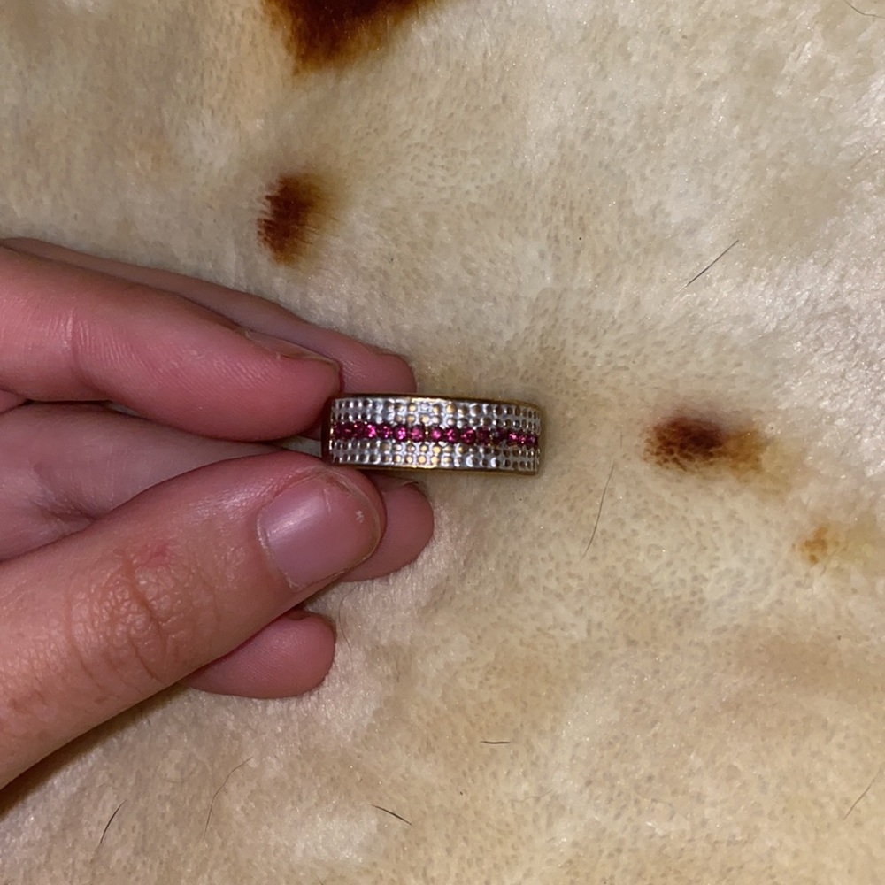 gold ring - Picture 2 of 3